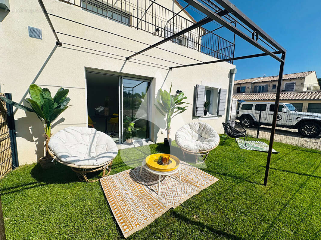 Villelaure  Appartement T3 avec jardin + 2 places de stationnement - photo 3