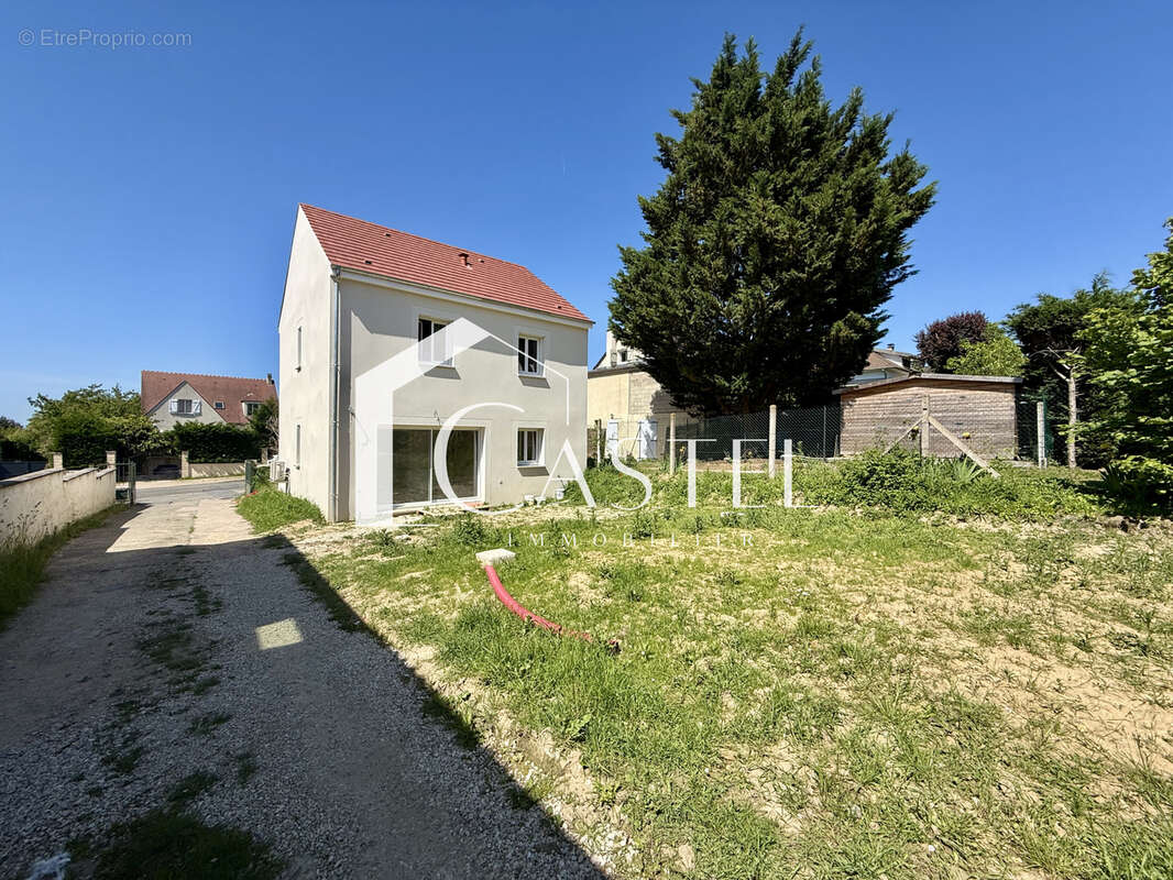 Maison à MORAINVILLIERS