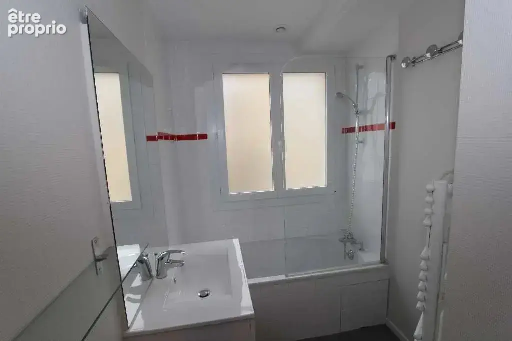 T3 Spécial Investisseur - 66 m² - Loyer 720 € - 8ème étage - Balcon - photo 4