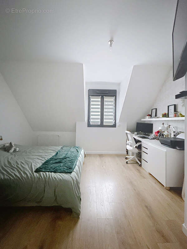 Appartement à VAUJOURS