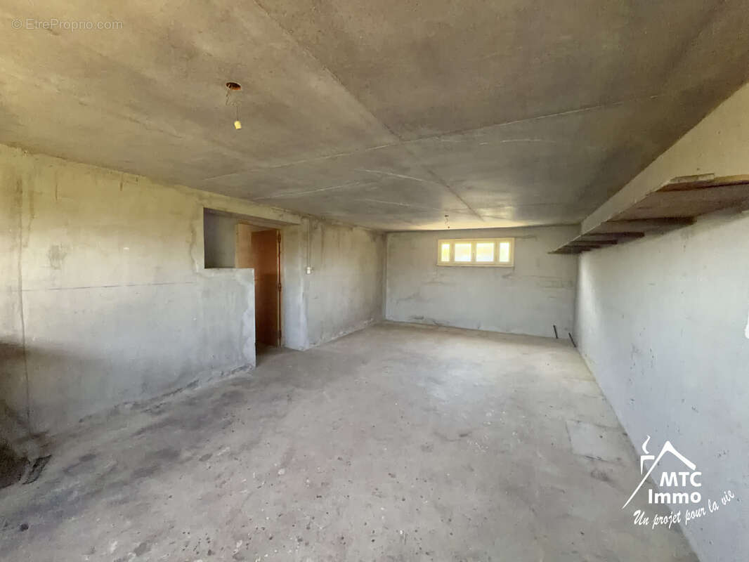 Maison a renover / terrain 518 m2 - photo 11