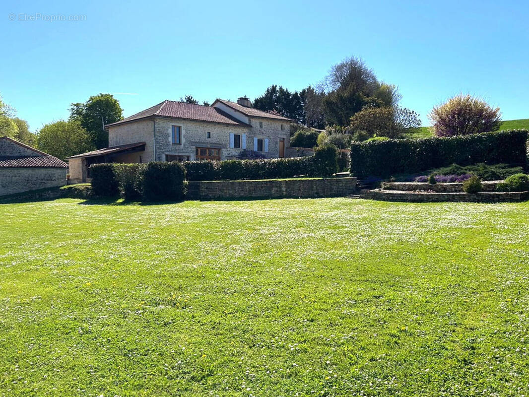 OVERVIEW - Maison à POURSAC