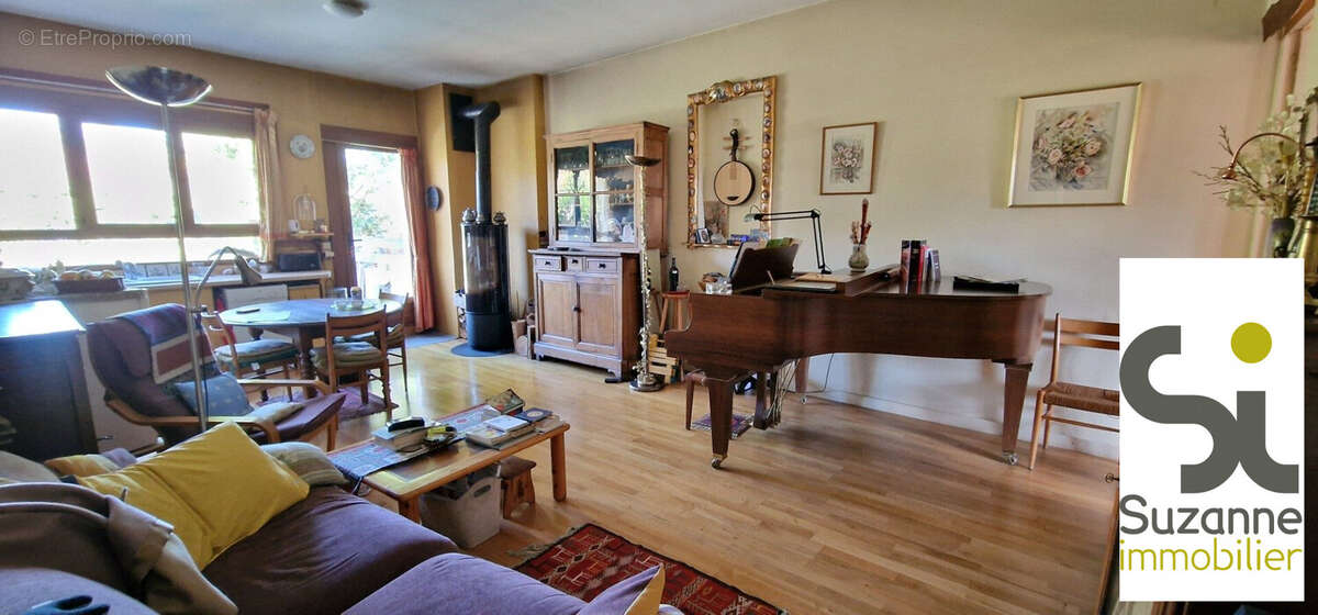 le salon cuisine ouverte exposé Ouest - Appartement à SAINT-NIZIER-DU-MOUCHEROTTE