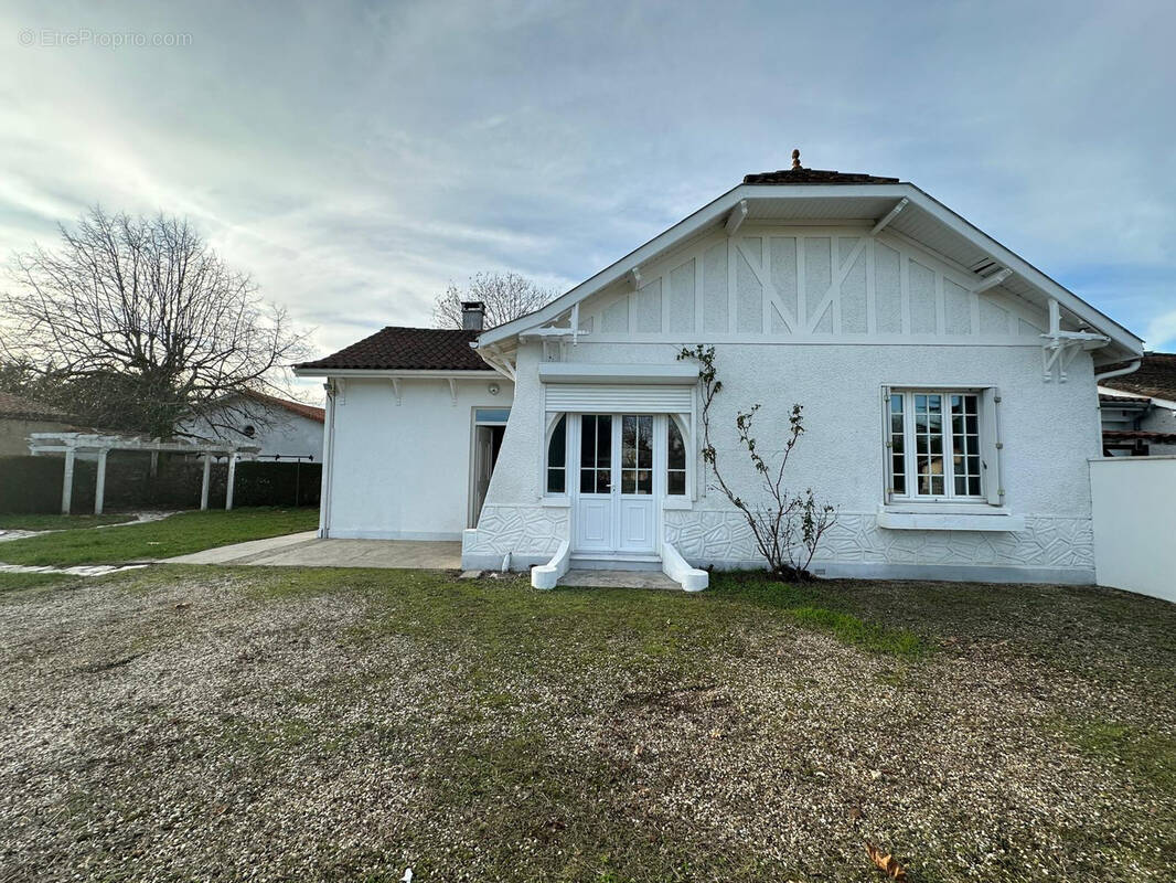 Maison à LA ROCHE-CHALAIS