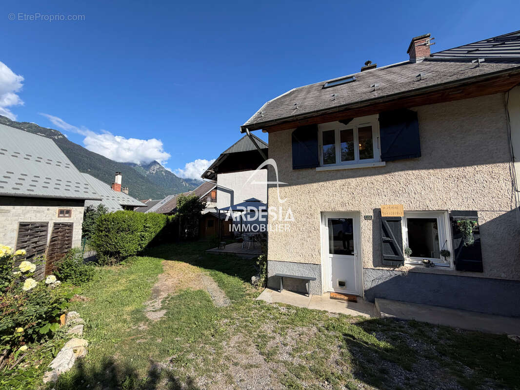 Maison à SAINT-AVRE