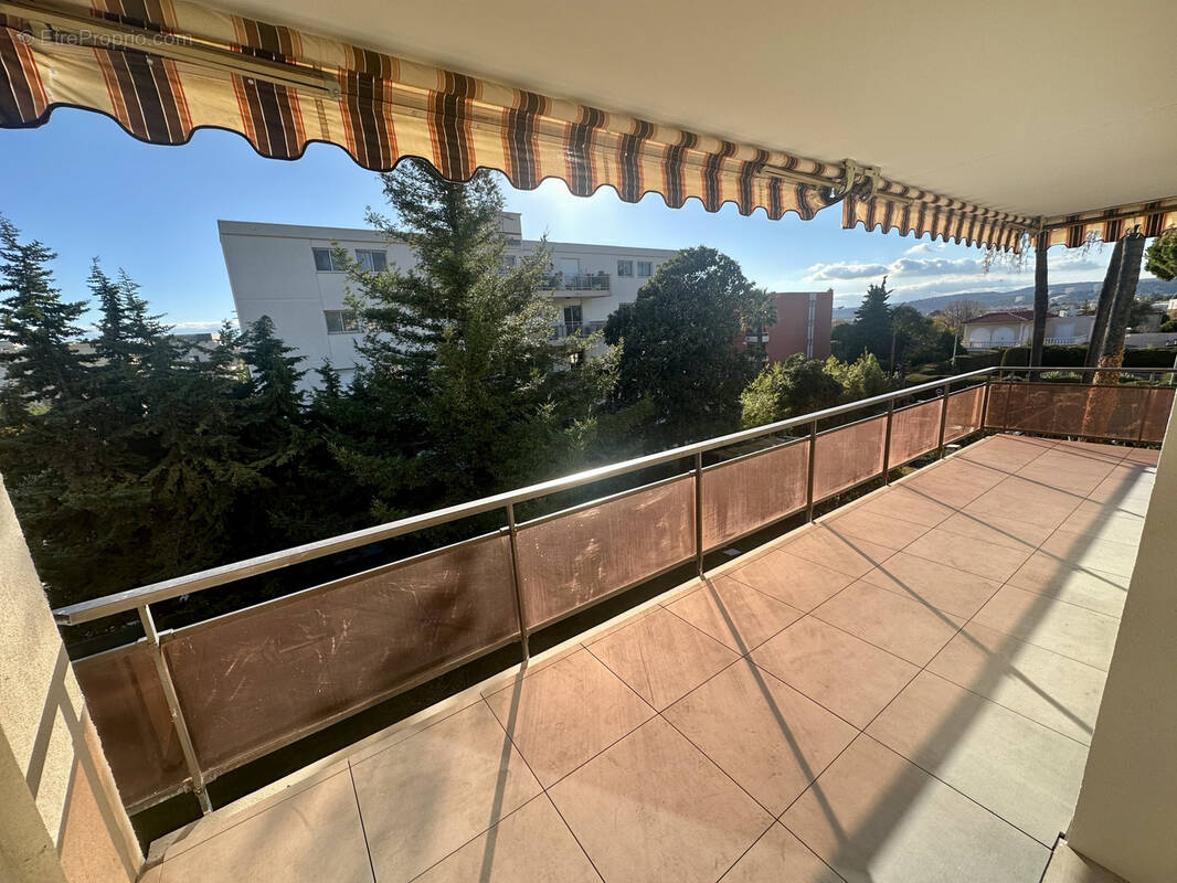 Appartement à SAINT-LAURENT-DU-VAR