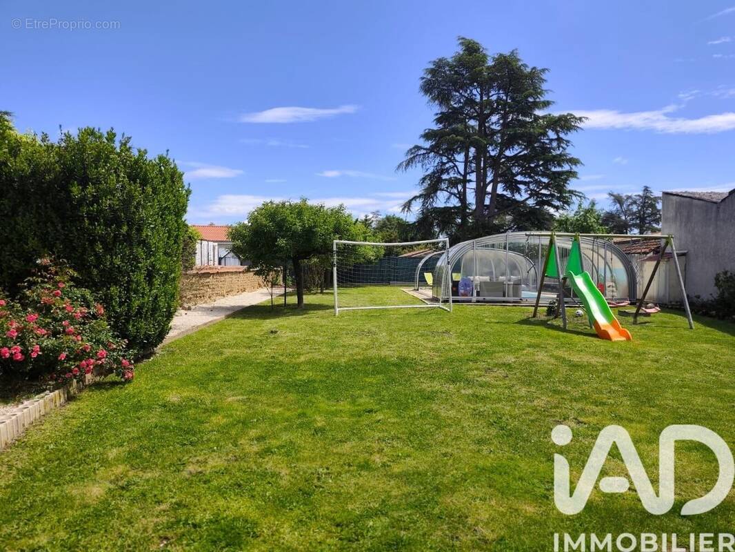 Photo 1 - Maison à VEAUCHE