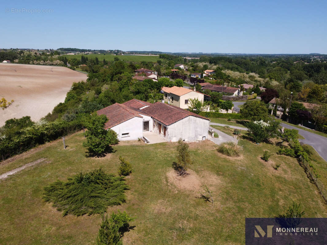 Maison à BONNES