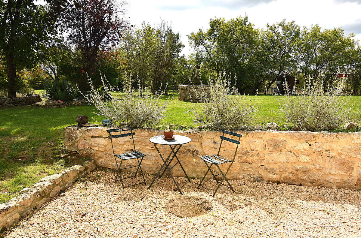 Très belle maison rénovée sur 8h avec terrain de loisir. - photo 8
