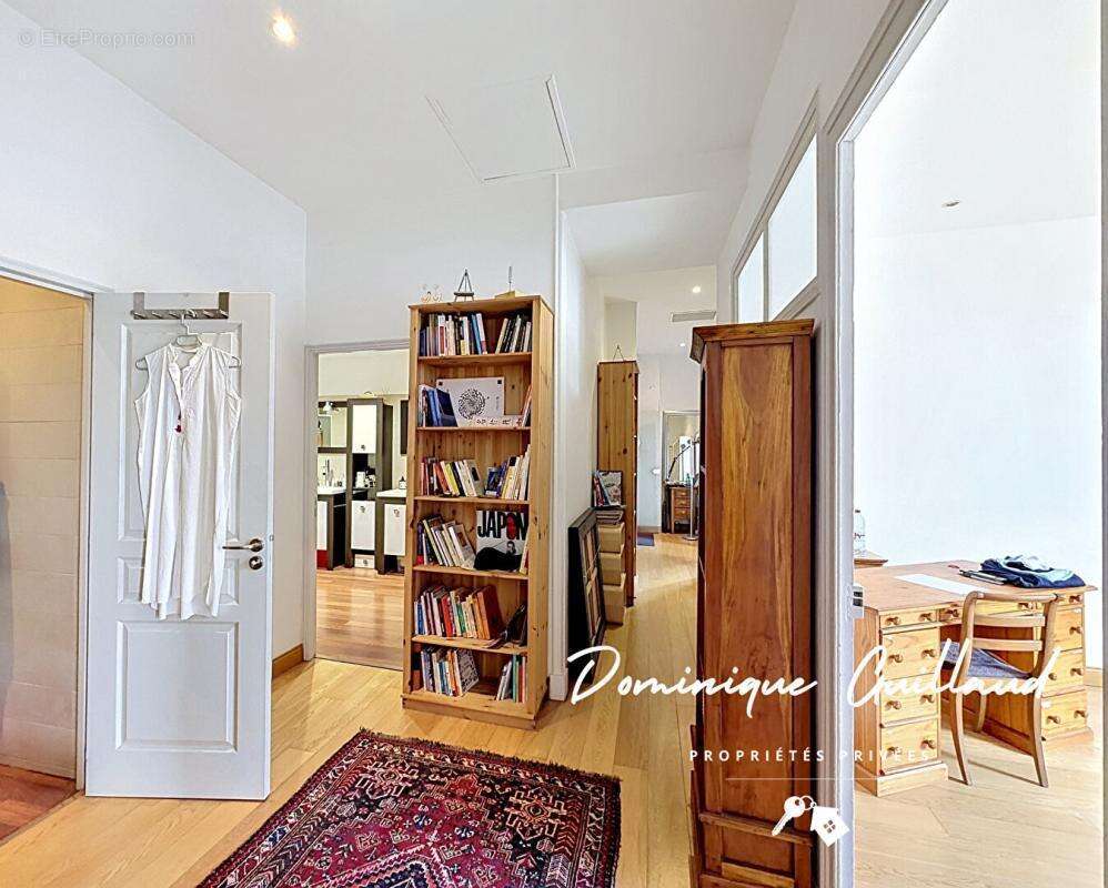 Nîmes Arènes -Duplex 5 piècès 173 m2 avec terrasse et loggia de 50m2 - photo 18
