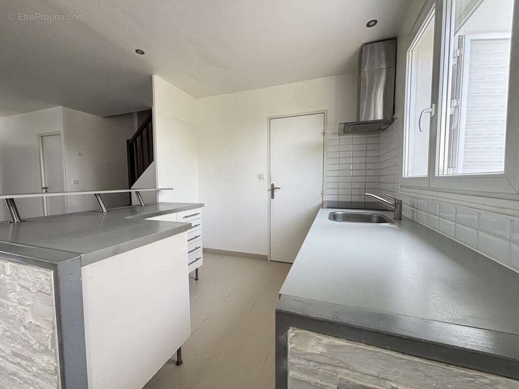 Maison 83 m² à Saint-Germain-Les-Corbeil  - photo 4