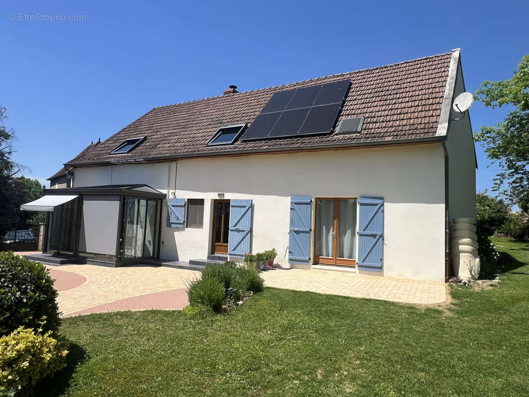 Maison à CHAROLLES