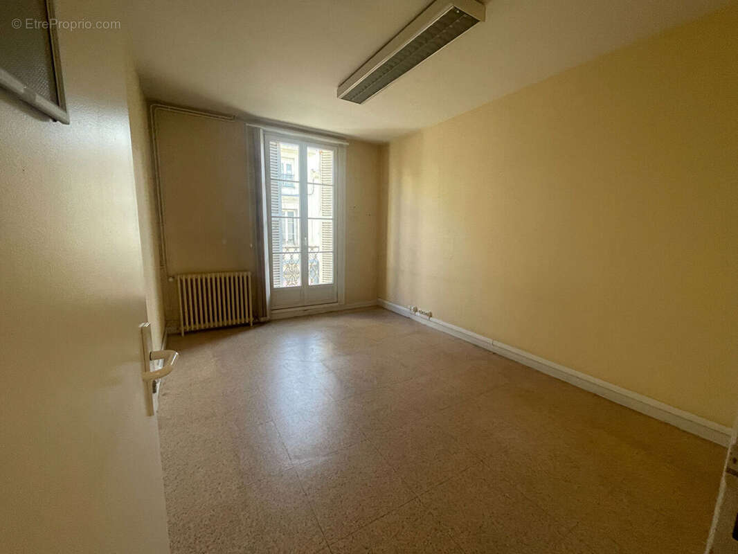 Rare immeuble en monopropriete centre ville de saumur - photo 6