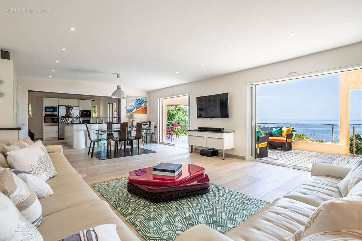 Saint-Raphaël - Agay, villa vue mer panoramique, piscine chauffée, 5 chambres - photo 4