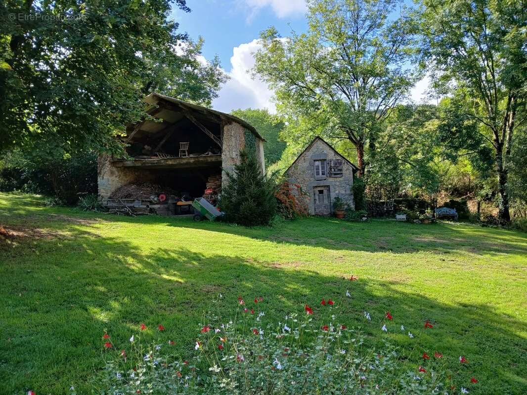 Lunac: Propriété de caractère avec trois habitations , piscine et vues panoramiques - photo 17