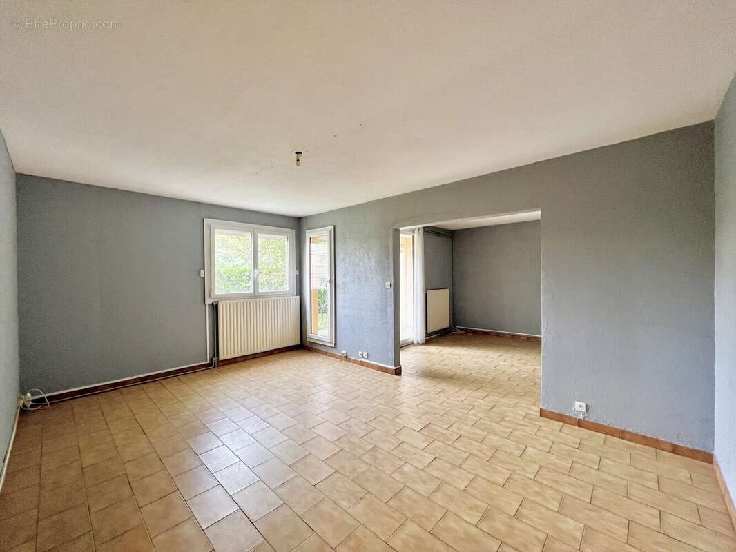 Appartement à DECINES-CHARPIEU