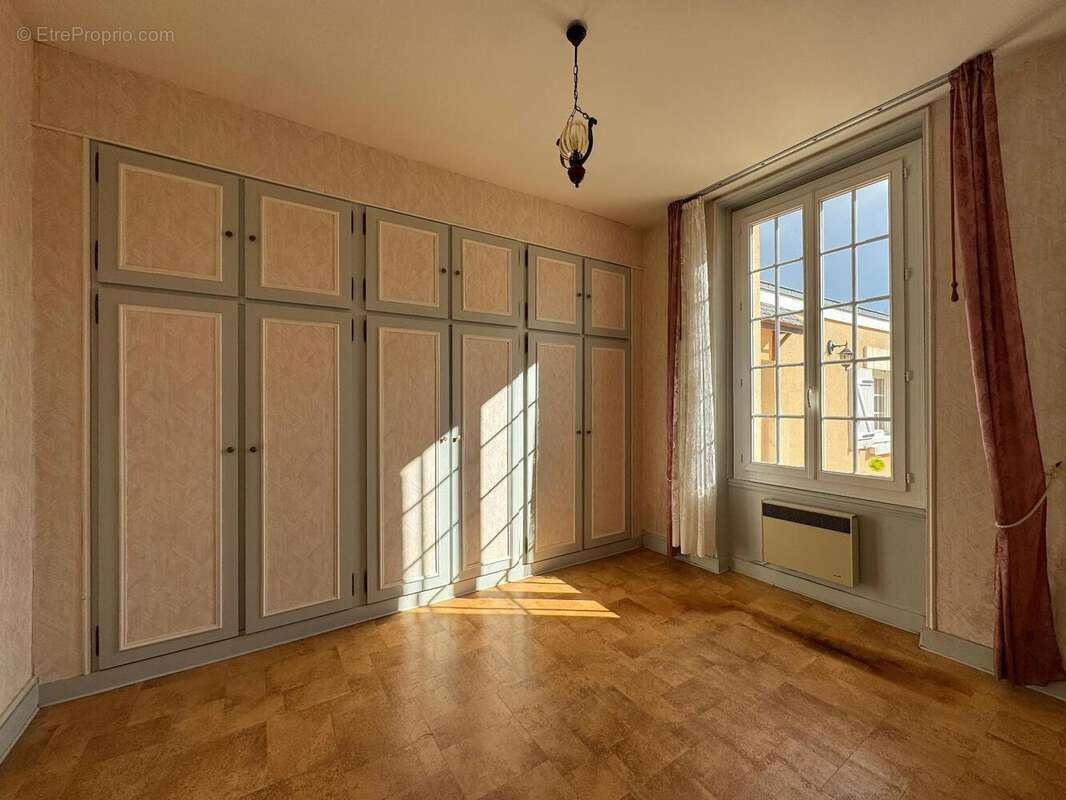   - Maison à THOUARS