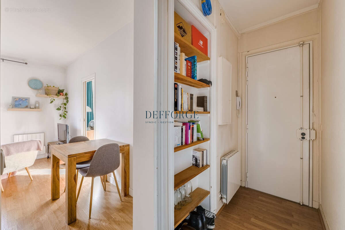 Appartement à PARIS-14E