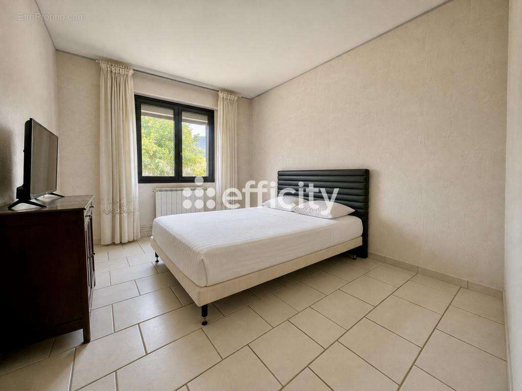 Maison 182 m² à Gignac-La-Nerthe  - photo 10