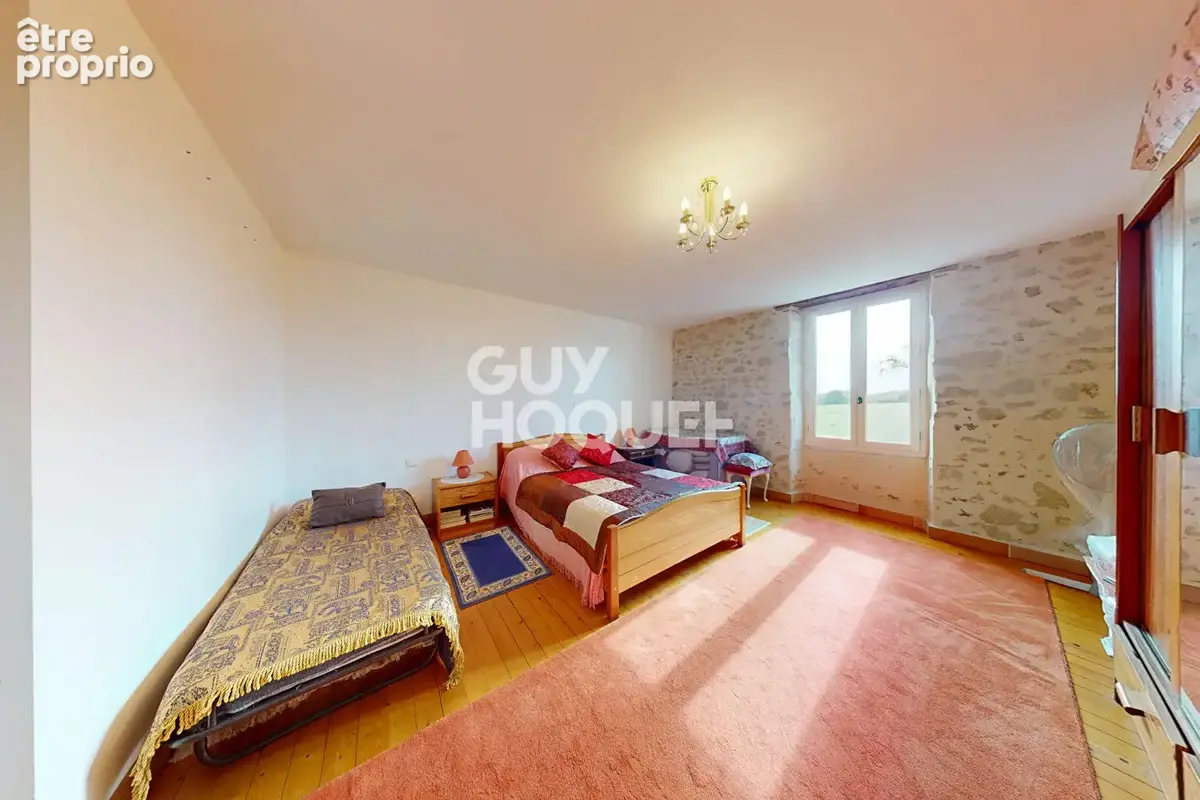 Propriété de charme en pierres apparentes de 273 m² avec dépendances et vue dominante - photo 15