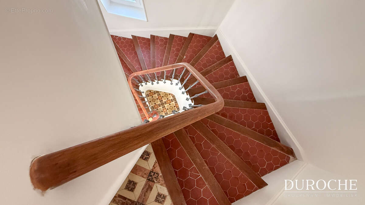 Maison à CAMARET-SUR-AIGUES