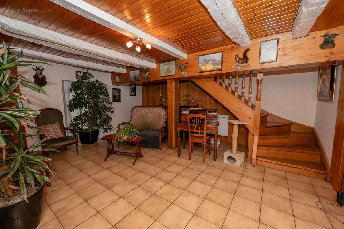Maison à OUHANS