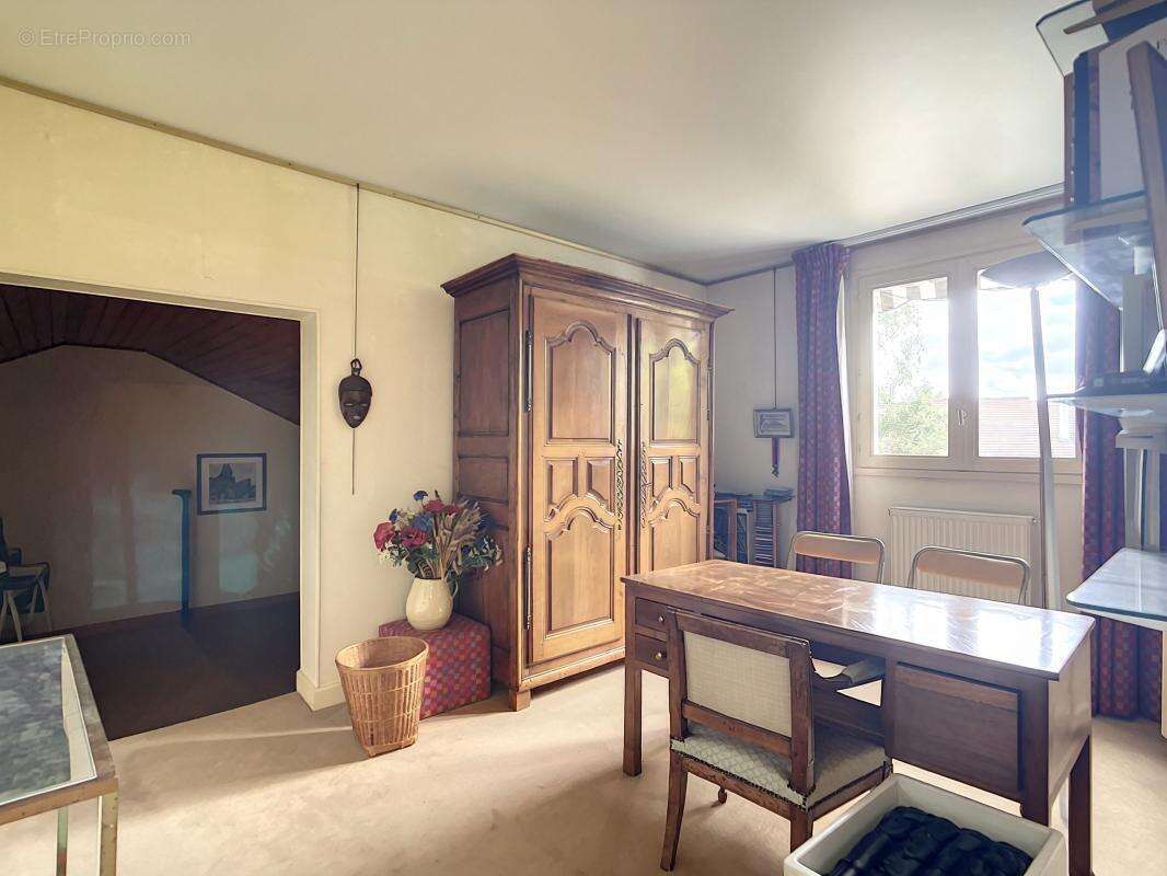 Maison à VOISINS-LE-BRETONNEUX