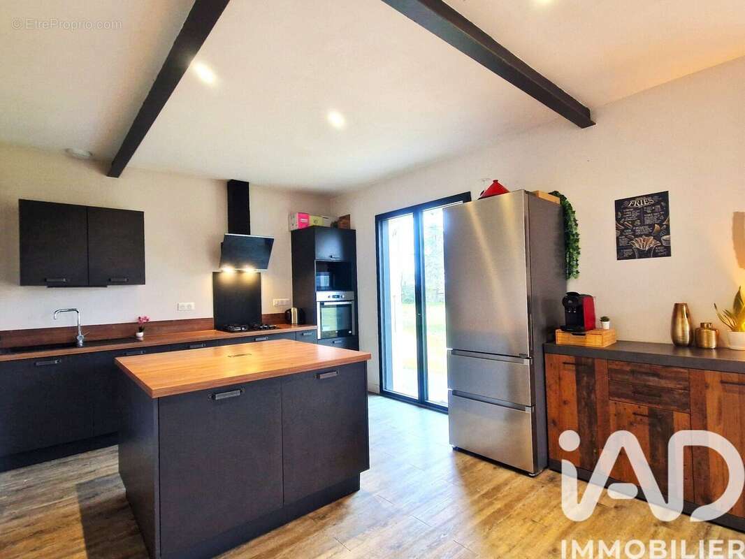 Photo 6 - Maison à VILLEBOIS-LAVALETTE