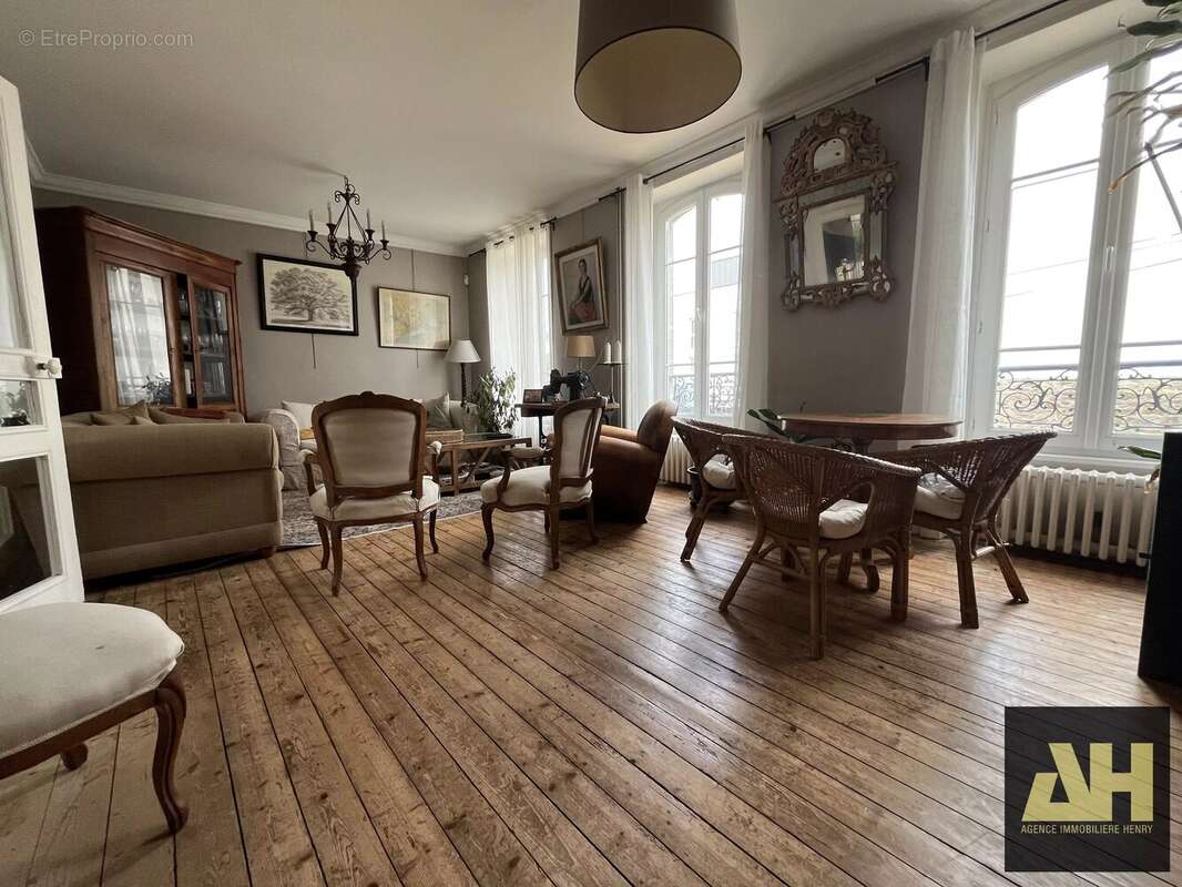 Maison à LE RELECQ-KERHUON