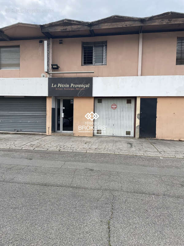 Commerce à LES PENNES-MIRABEAU