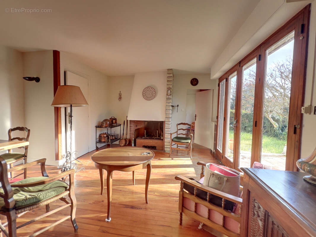 Maison à VILLENAVE-D'ORNON