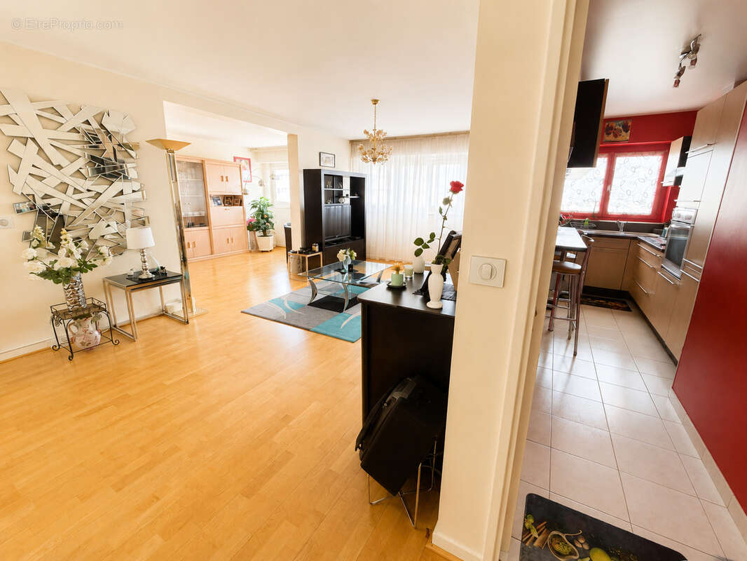 Appartement à COURBEVOIE