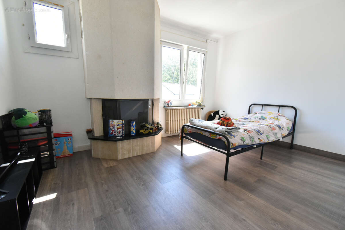 Maison à LA CHAPELLE-DES-MARAIS