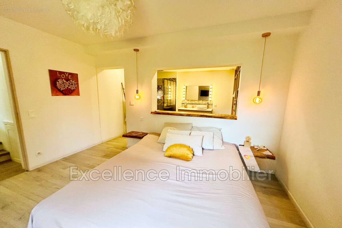 Maison à LES ISSAMBRES