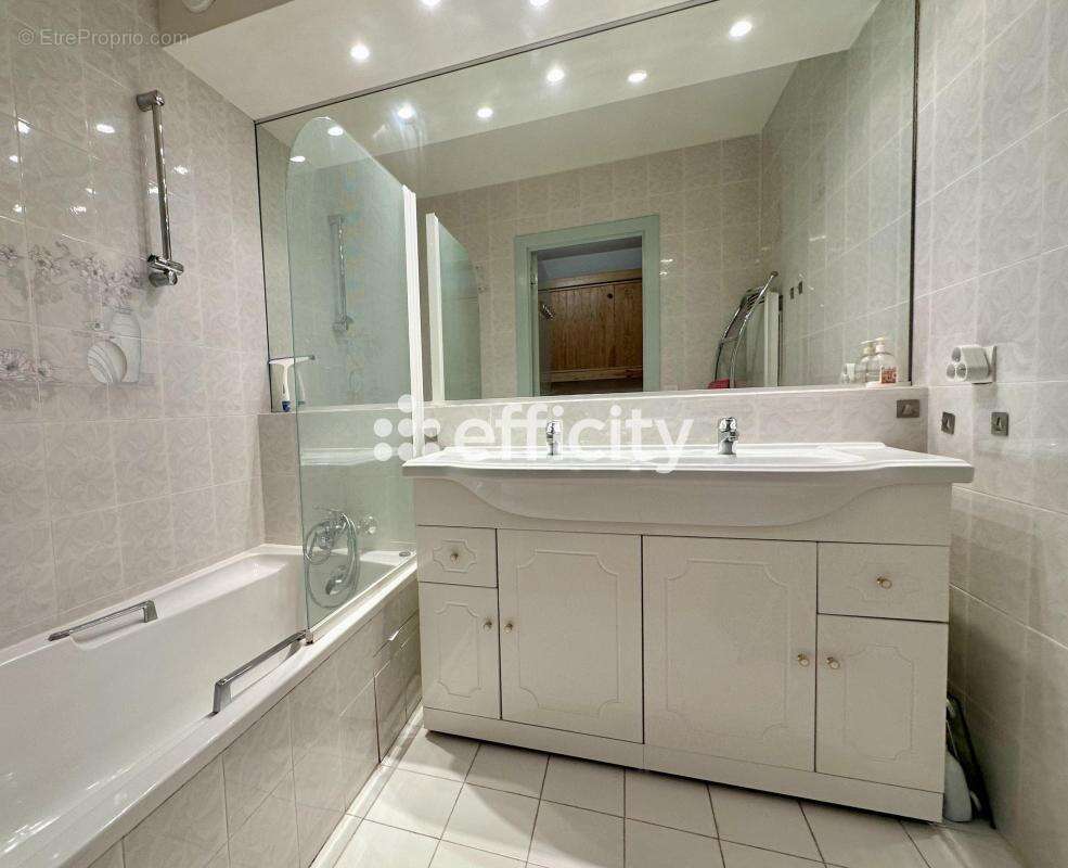 Appartement à SAINT-ETIENNE-DE-TINEE