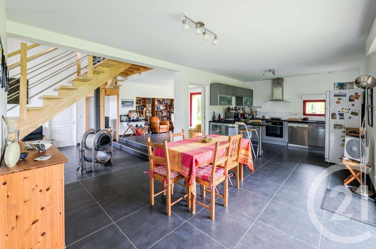 Maison à CHAILLAC-SUR-VIENNE