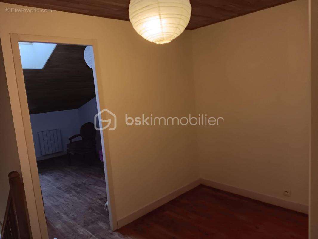 Commerce à SAUZE-VAUSSAIS