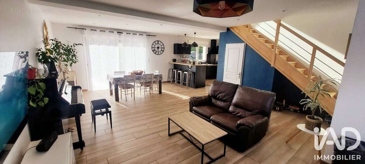 Maison 145 m² à Barjouville  - photo 2