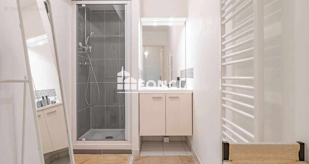 Appartement à AVRILLE