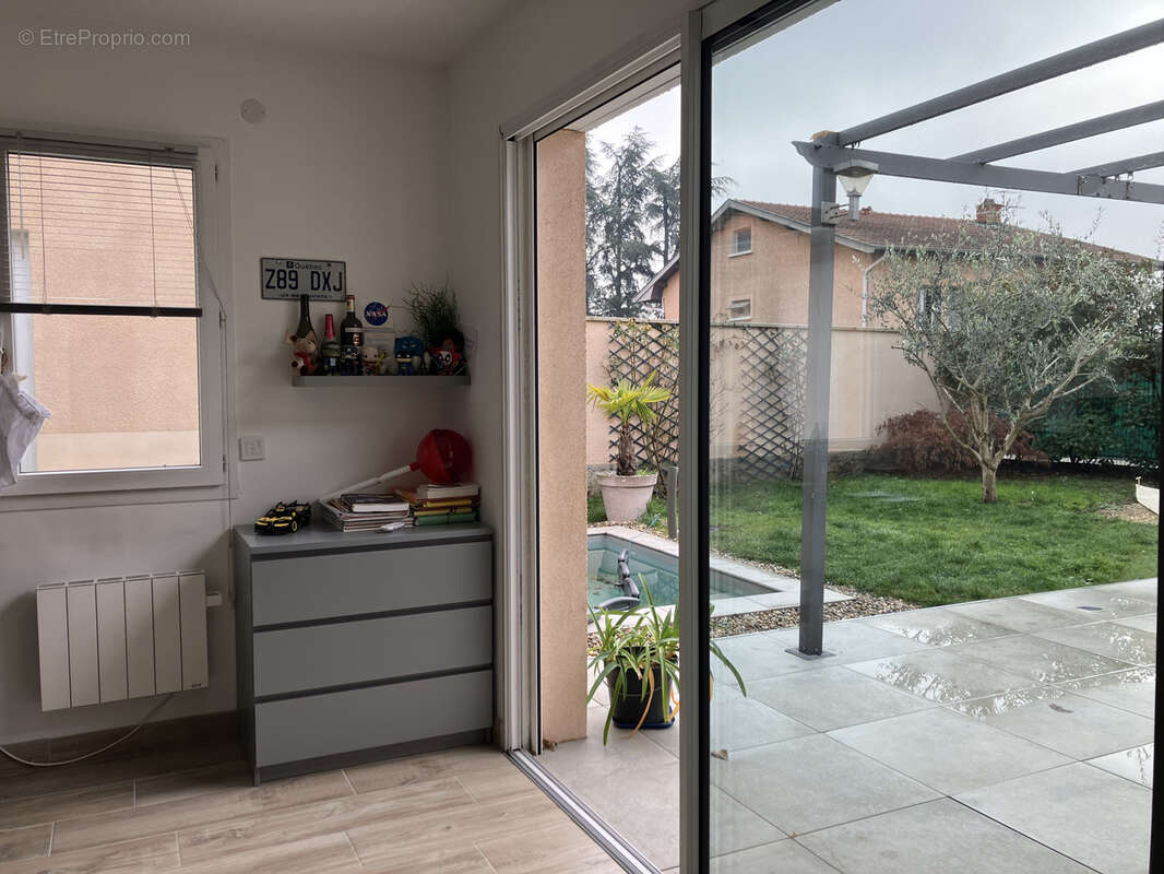 Maison à SAINT-GENIS-LES-OLLIERES