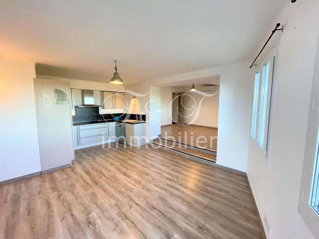 Appartement à BONNIEUX
