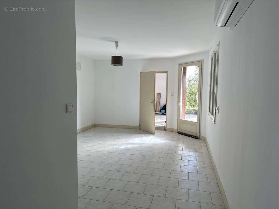 Maison à MONTIGNAC-LE-COQ