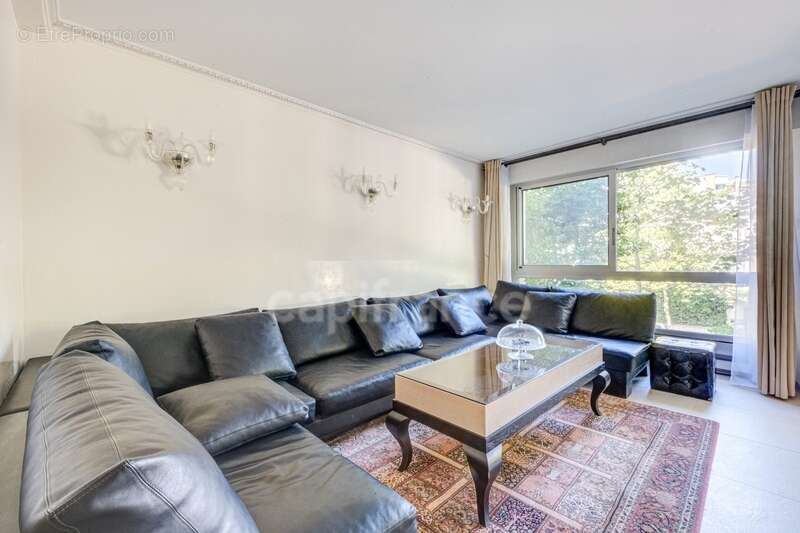 Appartement à NEUILLY-SUR-SEINE