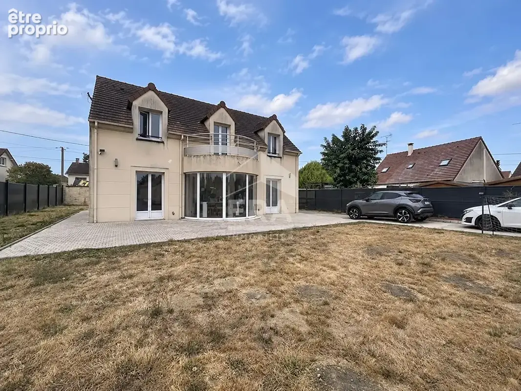 Photo Maison à Pamfou au prix de 375 000€