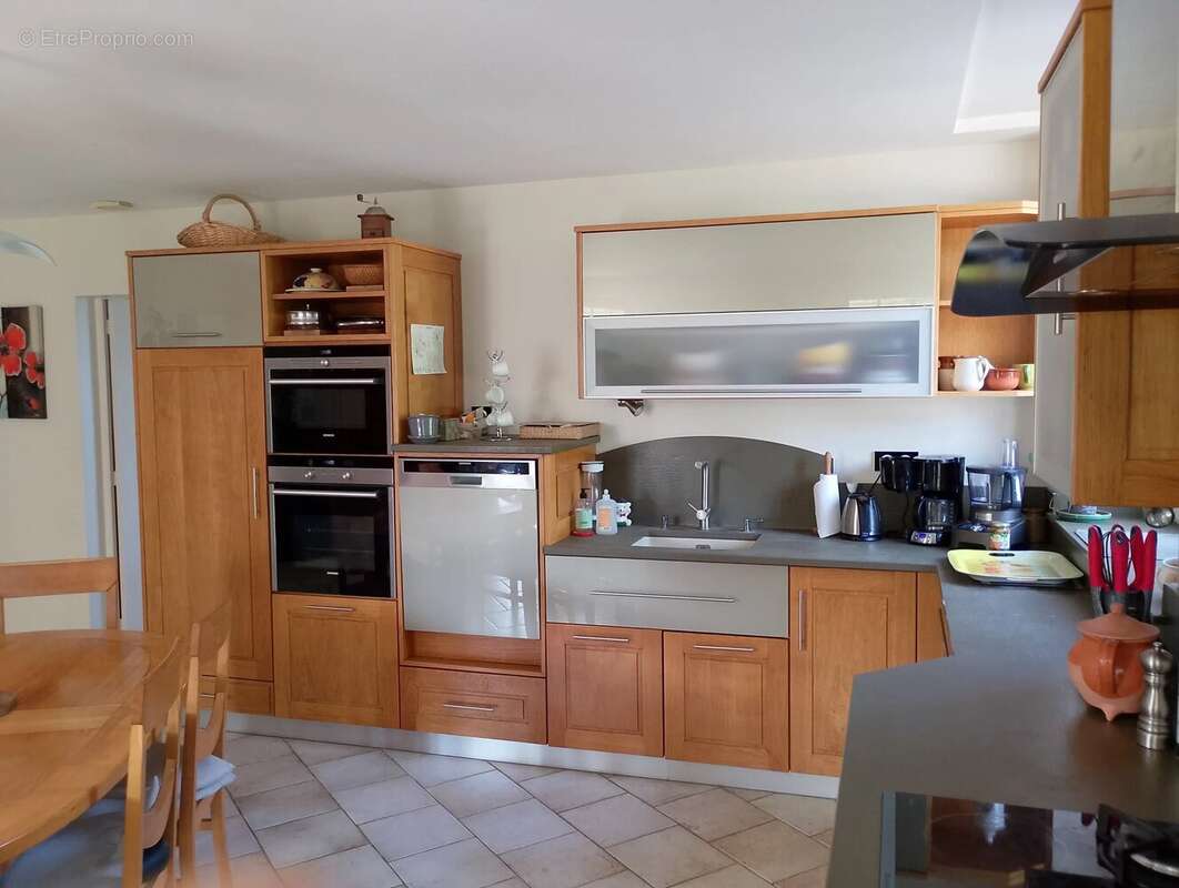 Grande maison charentaise avec dépendances - photo 9
