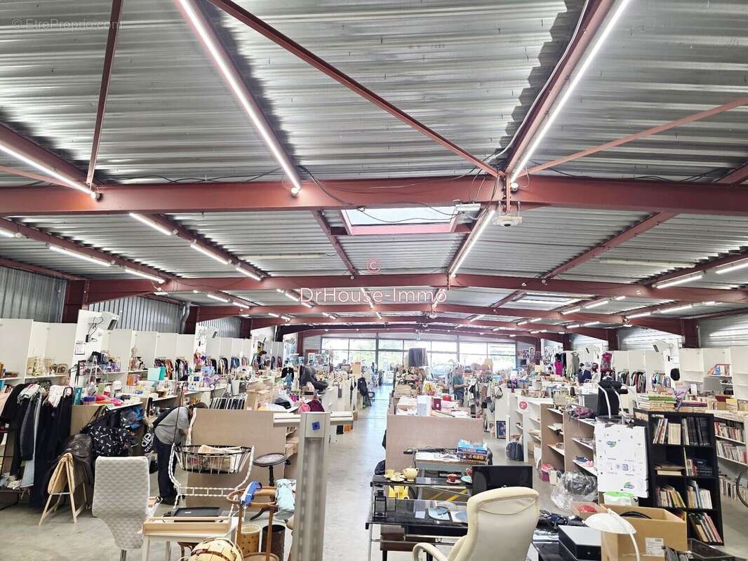 Commerce 600 m² à Dole  - photo 4