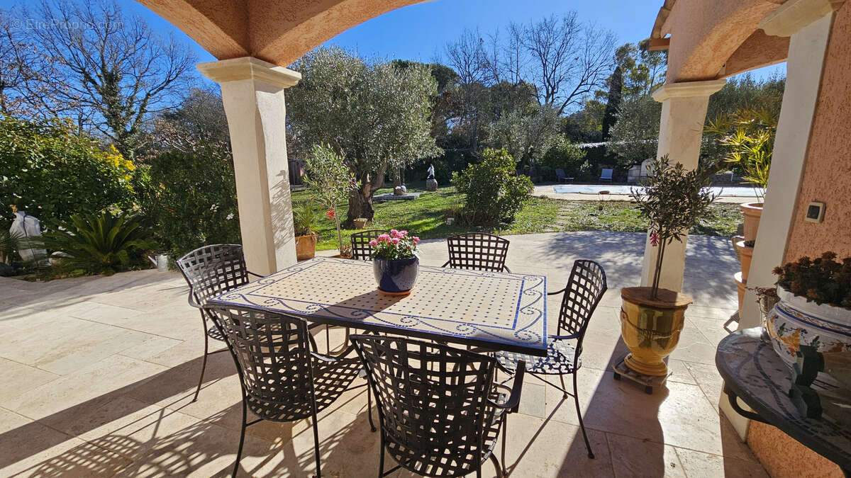 Maison à BAGNOLS-EN-FORET