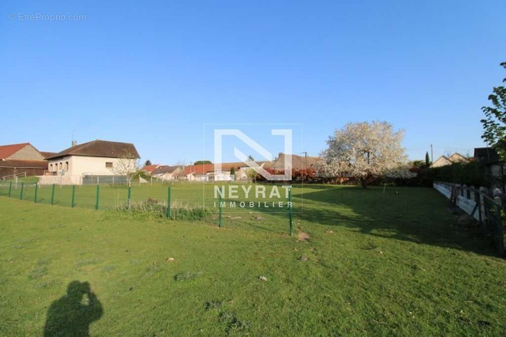 Terrain à VARENNES-LE-GRAND