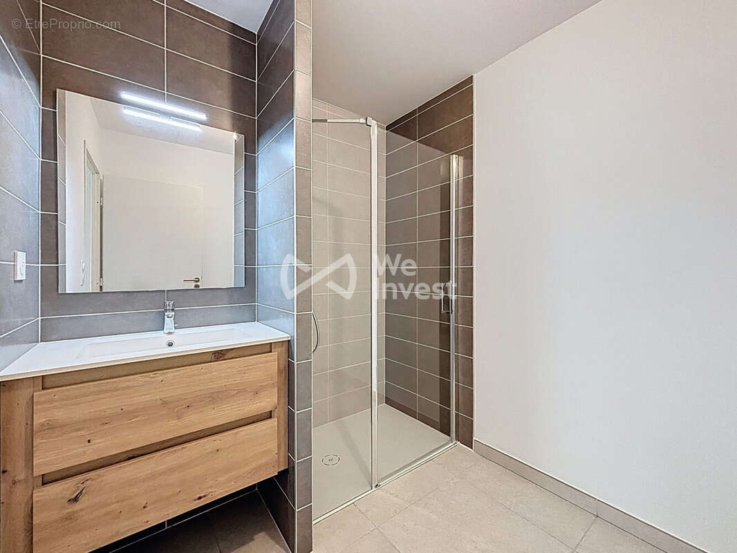 Appartement à VIC-LA-GARDIOLE