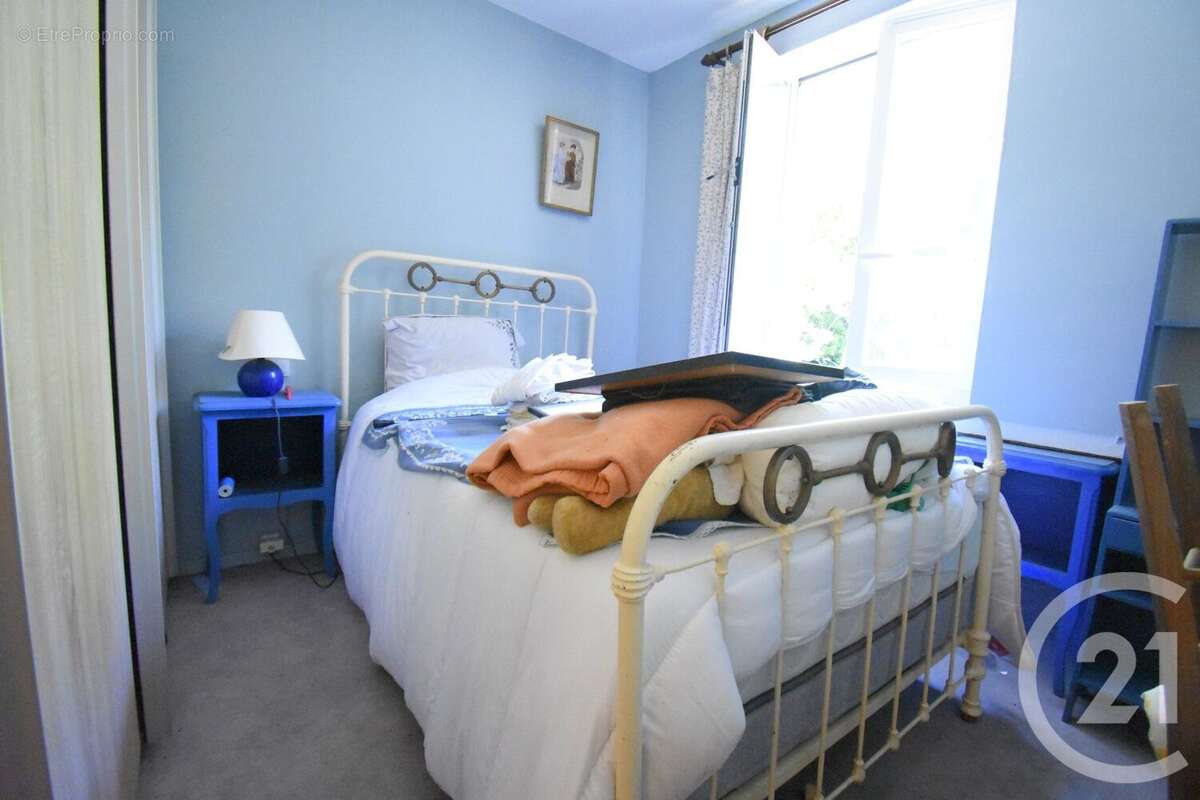 Maison à SAINT-REMY-EN-ROLLAT